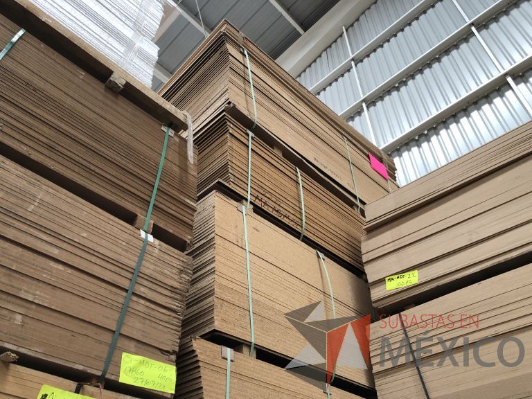 Lote 010 - 232 Piezas de diferentes materiales (Chapas de madera, aglomerados y MDF) - Imagen 2