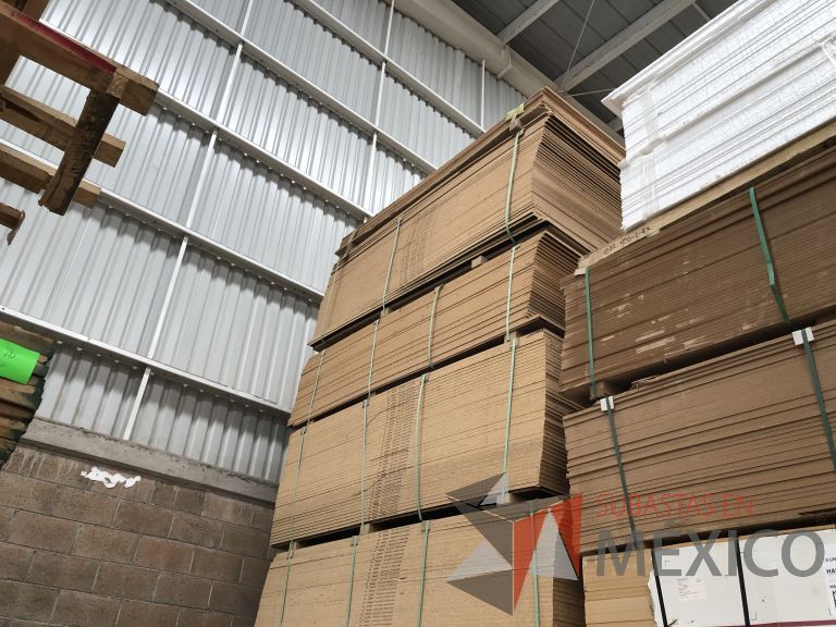 Lote 010 - 232 Piezas de diferentes materiales (Chapas de madera, aglomerados y MDF) - Imagen 17