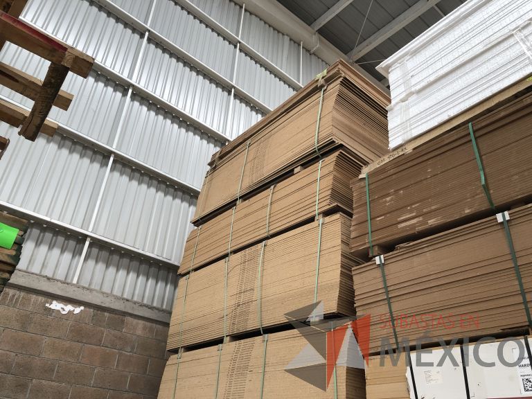 Lote 010 - 232 Piezas de diferentes materiales (Chapas de madera, aglomerados y MDF) - Imagen 16