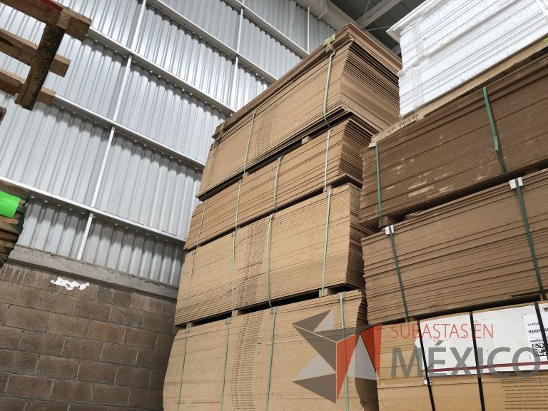 Lote 010 - 232 Piezas de diferentes materiales (Chapas de madera, aglomerados y MDF) - Imagen 4