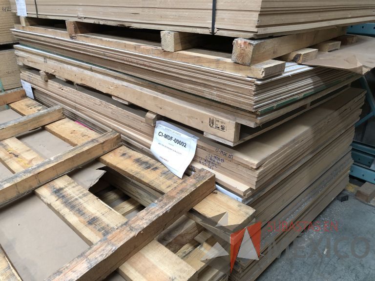Lote 011 - 285 Piezas de diferentes materiales (Chapas de madera, Tableros perfocel, HPL y MDF fire retardant) - Imagen 66