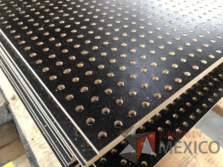 Lote 011 - 285 Piezas de diferentes materiales (Chapas de madera, Tableros perfocel, HPL y MDF fire retardant) - Imagen 52