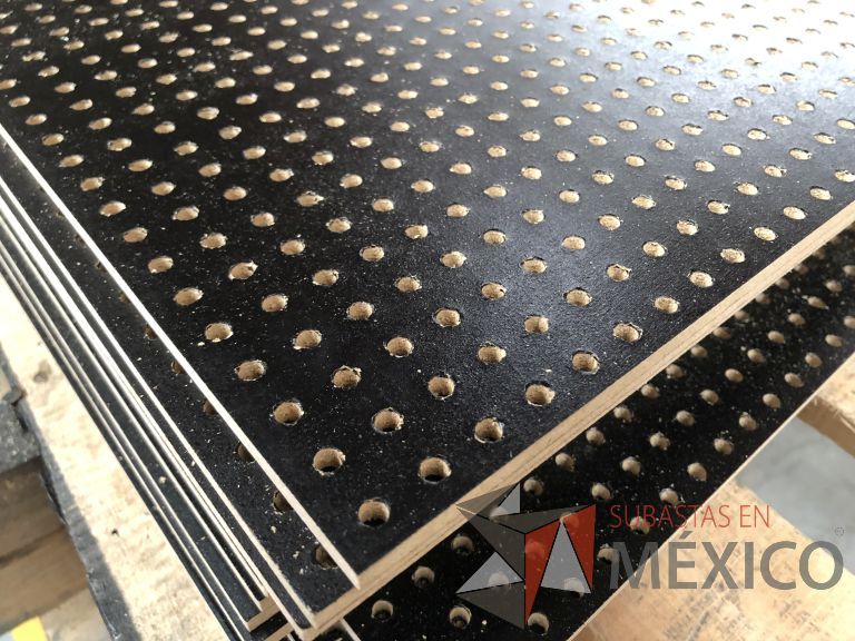 Lote 011 - 285 Piezas de diferentes materiales (Chapas de madera, Tableros perfocel, HPL y MDF fire retardant) - Imagen 31