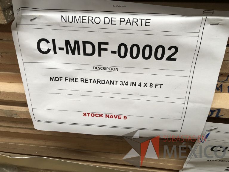 Lote 011 - 285 Piezas de diferentes materiales (Chapas de madera, Tableros perfocel, HPL y MDF fire retardant) - Imagen 30
