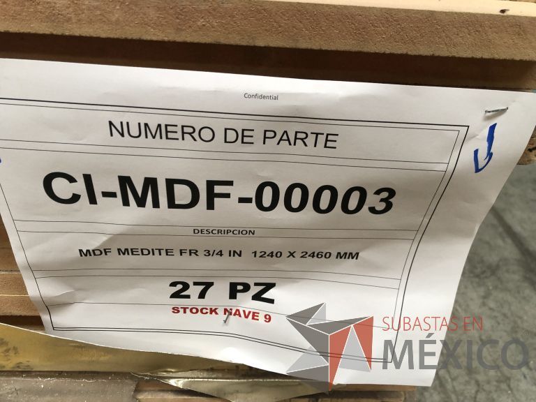 Lote 011 - 285 Piezas de diferentes materiales (Chapas de madera, Tableros perfocel, HPL y MDF fire retardant) - Imagen 32