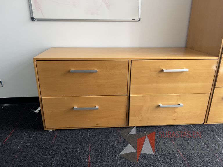 Lote 039 - Credenza con 4 cajones - Imagen 2