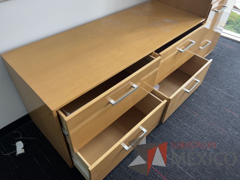 Lote 039 - Credenza con 4 cajones - Imagen 3