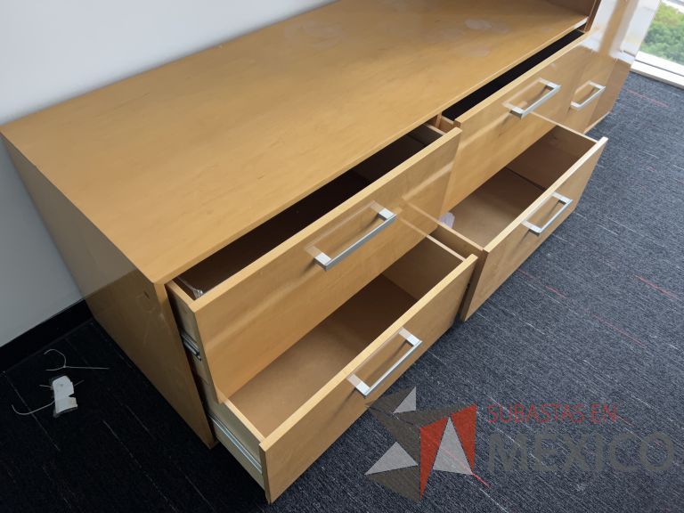 Lote 039 - Credenza con 4 cajones - Imagen 4