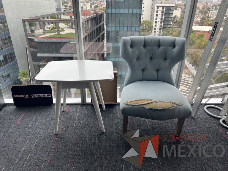 Lote 053 - Sillón de 1 plaza en tela color azul
