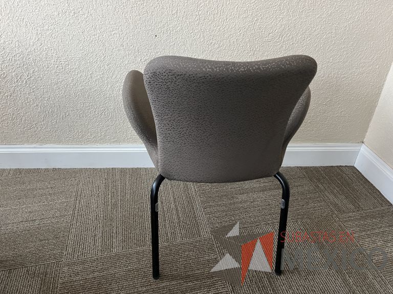 Lote 030 - 2 Sillas de visita, asiento y respaldo en tela color gris - Imagen 2