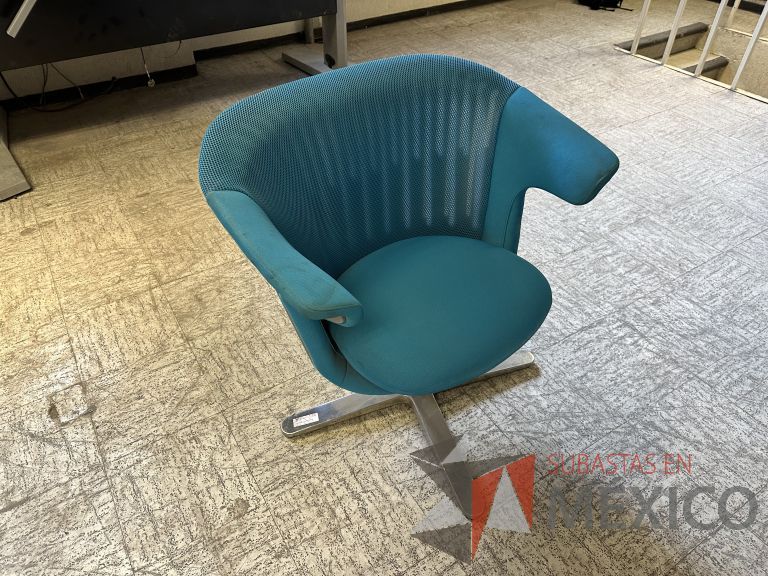 Lote 027 - 2 Sillones y 1 Silla de visita fija con base metálica - Imagen 4