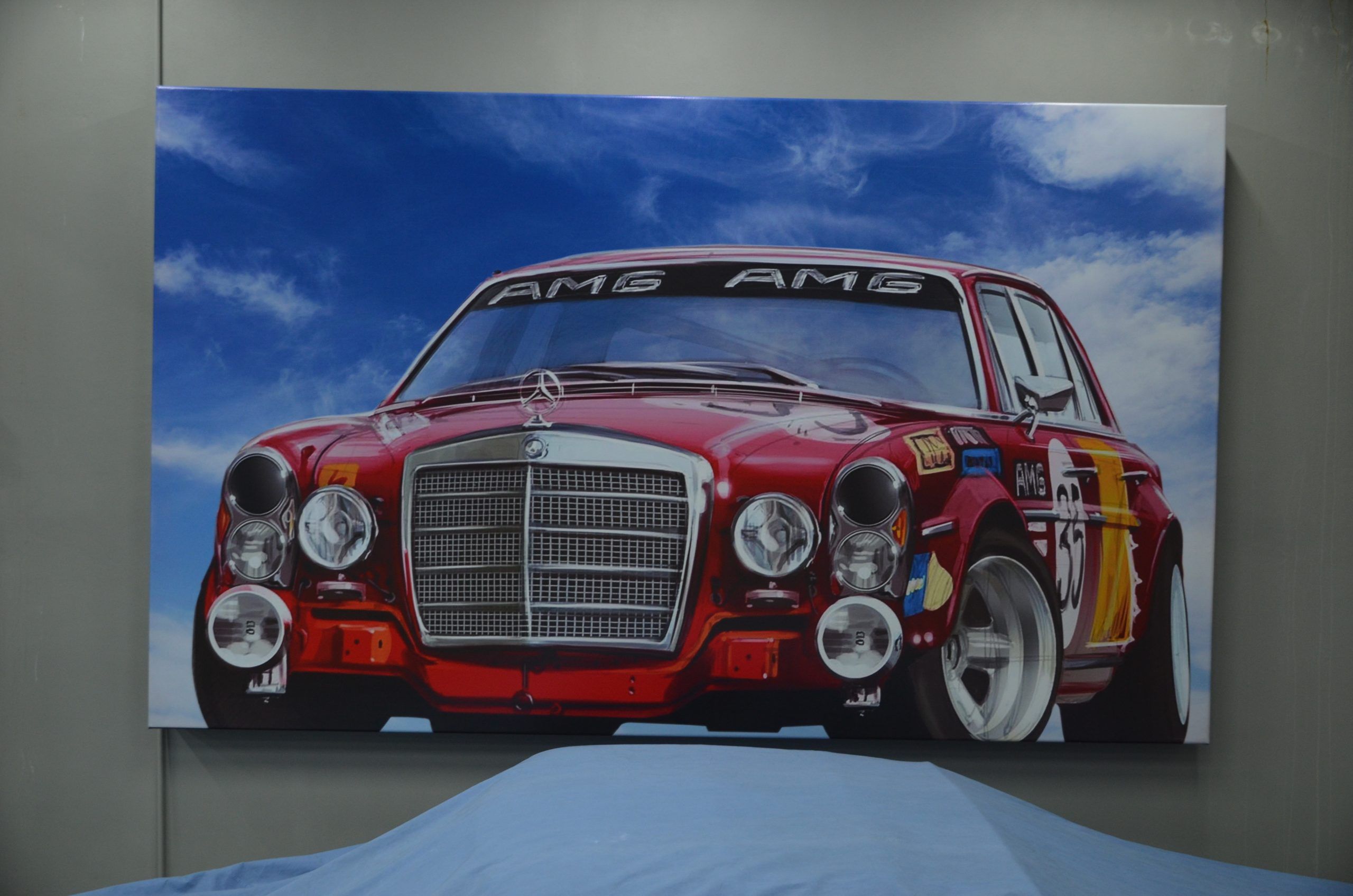 Lote 013 - Mercedes Benz AMG. Impresión sobre vinil y soporte (bastidor) de metal, 180 x 296cm