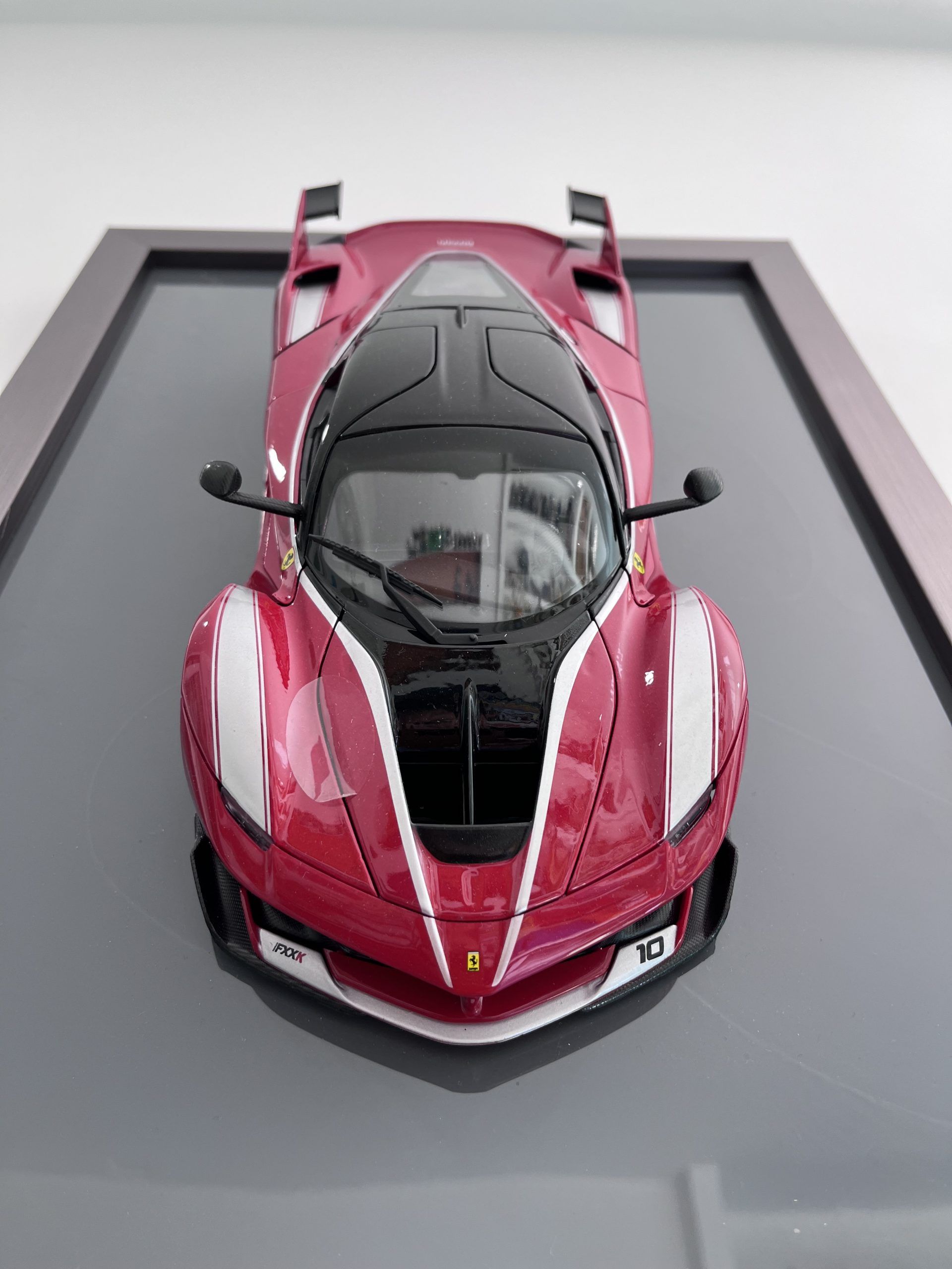 Lote 023 - Ferrari FXXK EVO, Escultura, Escala 1/18cm, 45 x 31cm