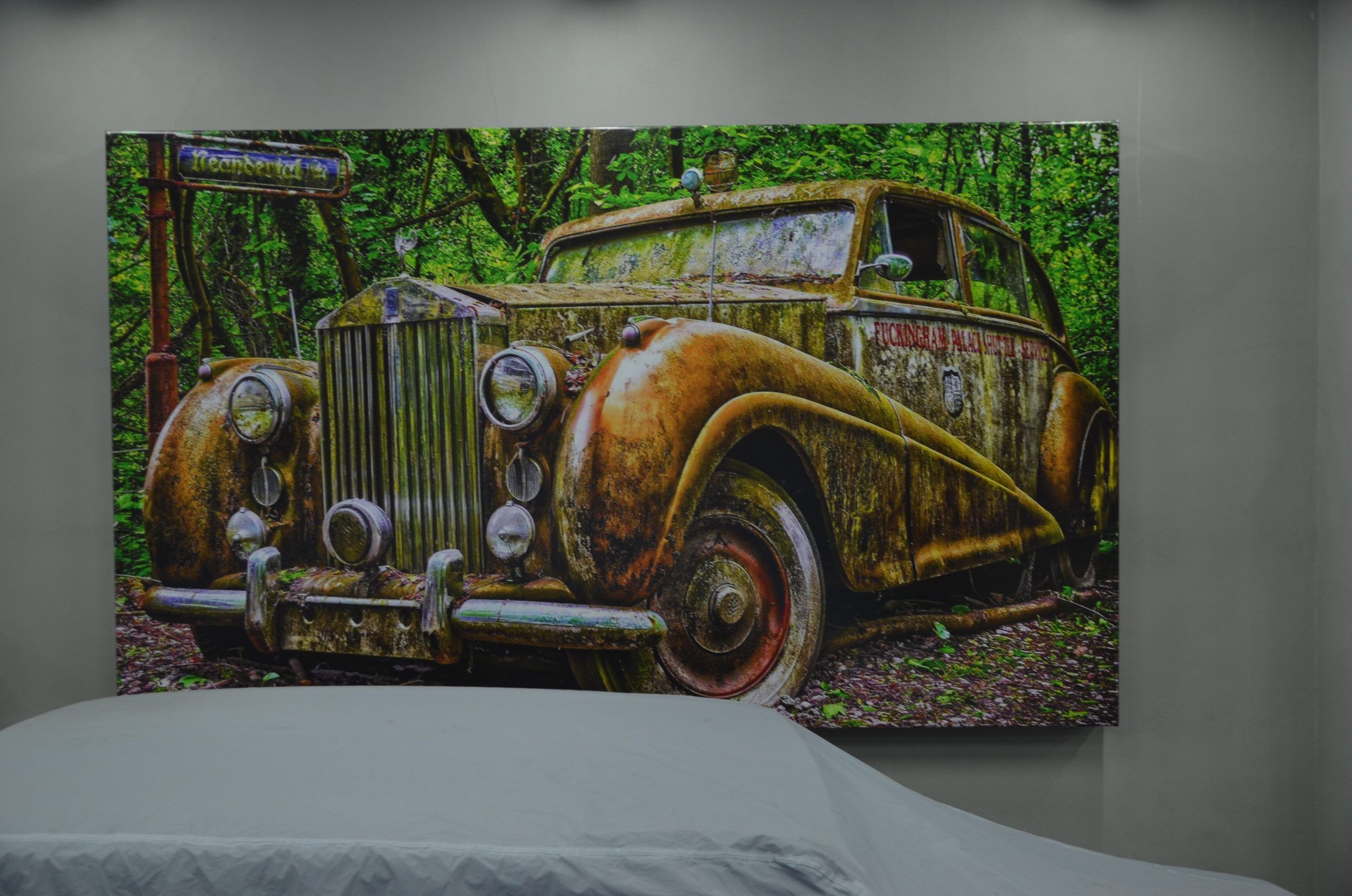 Lote 044 - Rolls Royce. Impresión sobre vinil y soporte (bastidor) de metal, 180 x 298 cm - Imagen 2