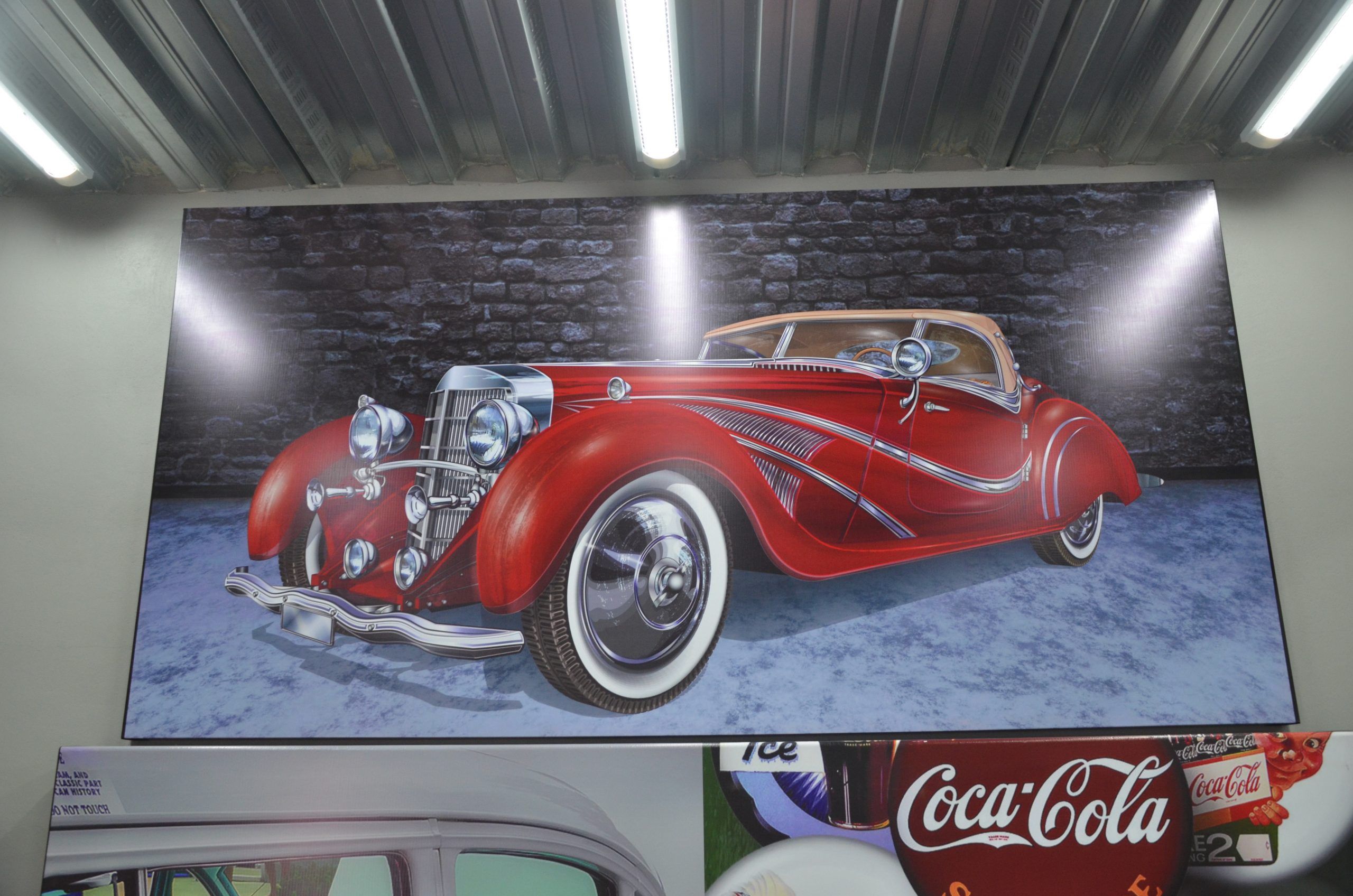 Lote 045 - Delahaye. Impresión sobre vinil y soporte (bastidor) de metal, 280 cm x 123 cm