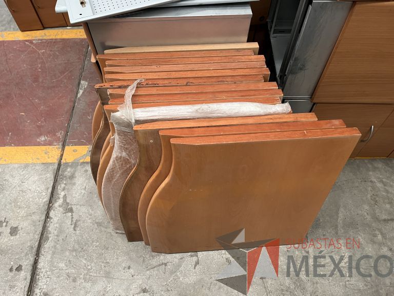 Lote 010 - Lote con (mamparas con accesorios, cubiertas, patas y tapas. (Accesorios para estación de trabajo), aproximadamente 5000 - Imagen 47