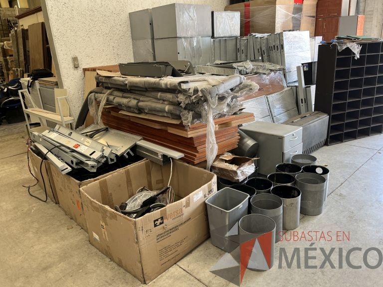 Lote 010 - Lote con (mamparas con accesorios, cubiertas, patas y tapas. (Accesorios para estación de trabajo), aproximadamente 5000 - Imagen 41