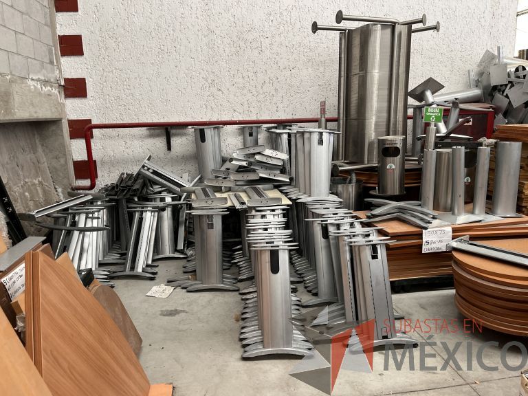 Lote 010 - Lote con (mamparas con accesorios, cubiertas, patas y tapas. (Accesorios para estación de trabajo), aproximadamente 5000 - Imagen 35