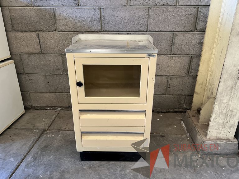 Lote 012 - Gabinete metálico con 1 puerta de vidrio y 2 cajones