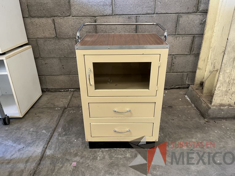Lote 013 - Gabinete metálico con 1 puerta de vidrio y 2 cajones - Imagen 6