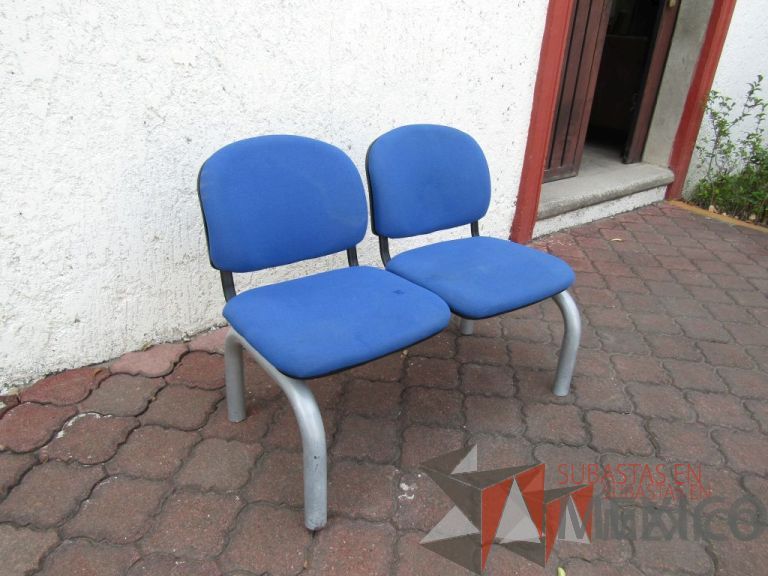 Lote 088 - 3 Bancas de espera de 2 plazas, asiento y respaldo en tela color azul - Imagen 4