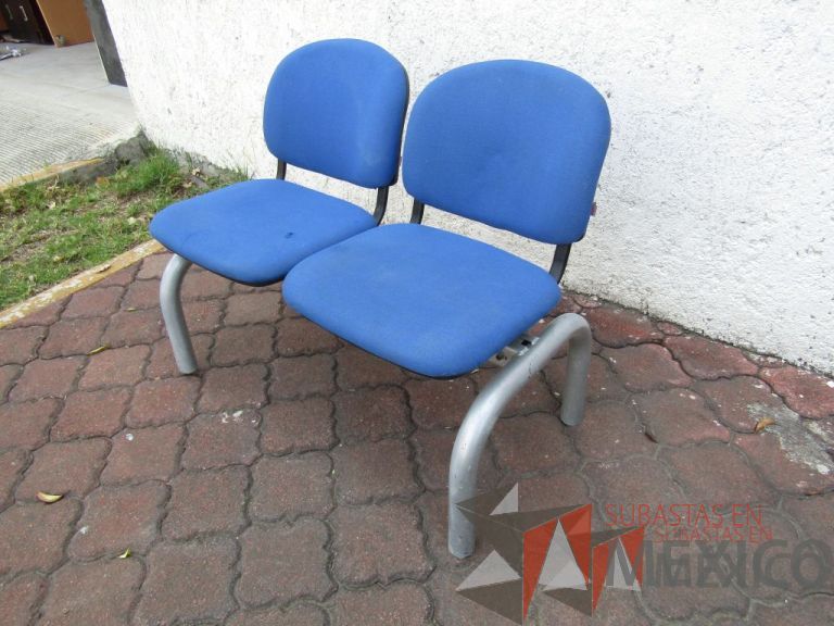 Lote 088 - 3 Bancas de espera de 2 plazas, asiento y respaldo en tela color azul - Imagen 3