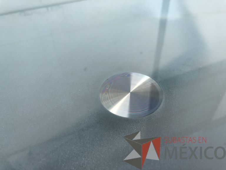 Lote 009 - Mesa redonda con base metálica con ruedas y cubierta de cristal - Imagen 5