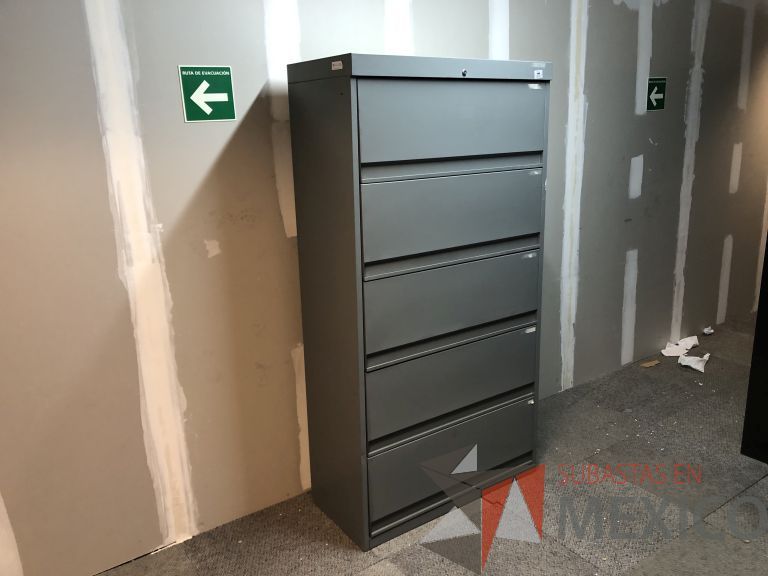 Lote 014 - 2 Gabinetes metálicos con 5 gavetas color gris - Imagen 2