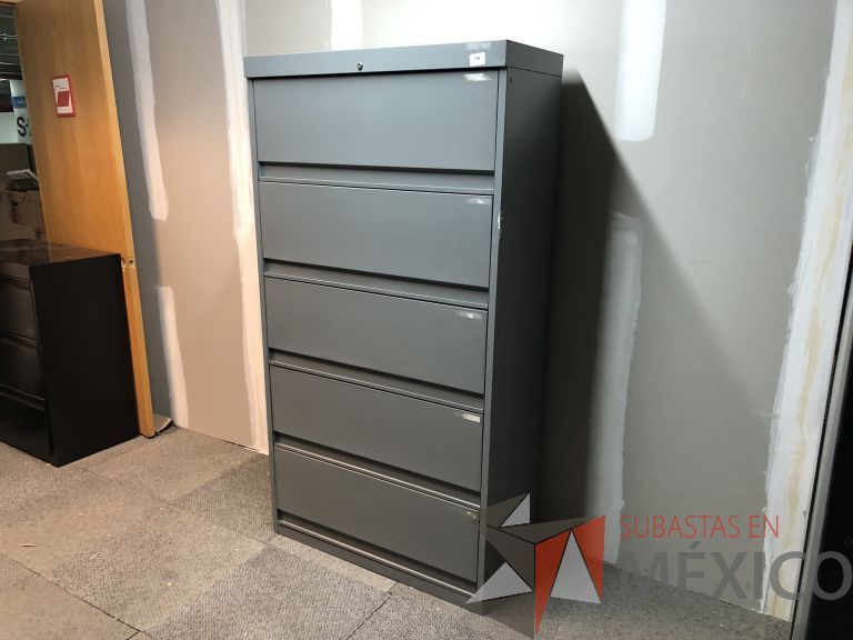 Lote 014 - 2 Gabinetes metálicos con 5 gavetas color gris - Imagen 3