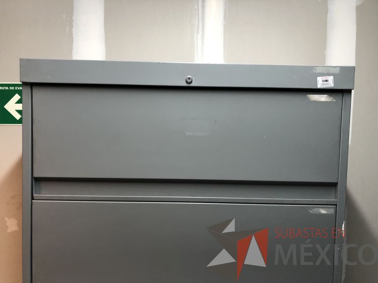 Lote 014 - 2 Gabinetes metálicos con 5 gavetas color gris - Imagen 4