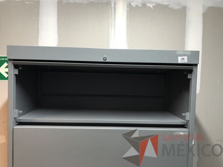 Lote 014 - 2 Gabinetes metálicos con 5 gavetas color gris - Imagen 5