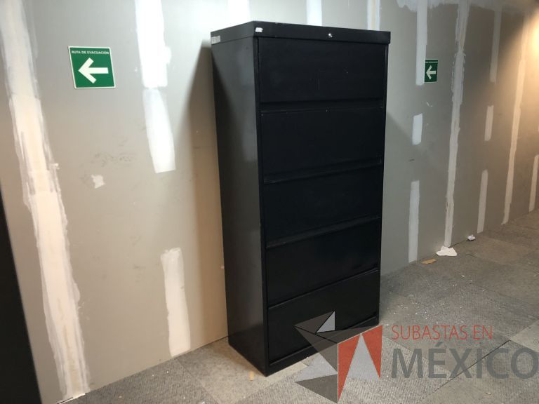 Lote 008 - Gabinete metálico con 5 gavetas color negro - Imagen 2