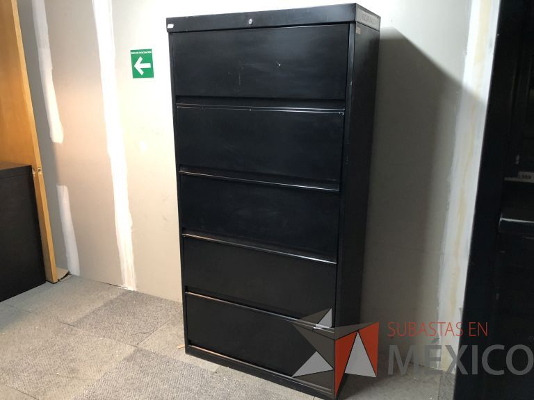 Lote 008 - Gabinete metálico con 5 gavetas color negro - Imagen 3