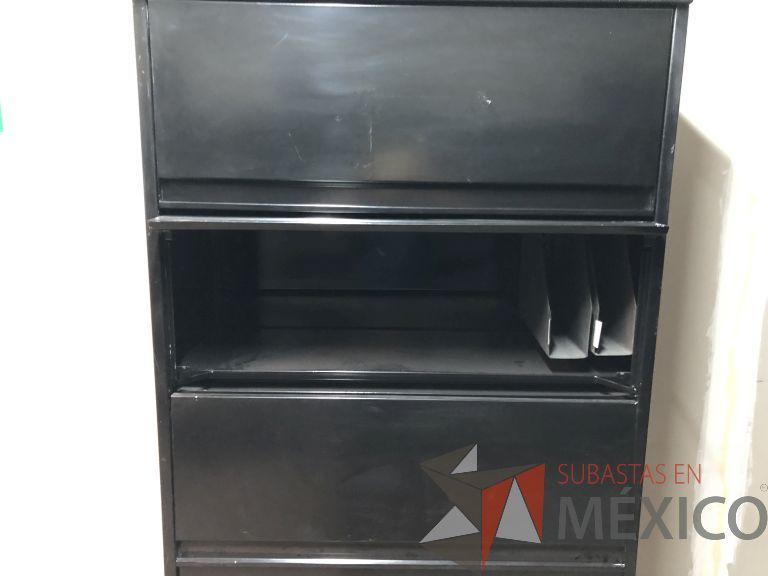 Lote 008 - Gabinete metálico con 5 gavetas color negro - Imagen 5