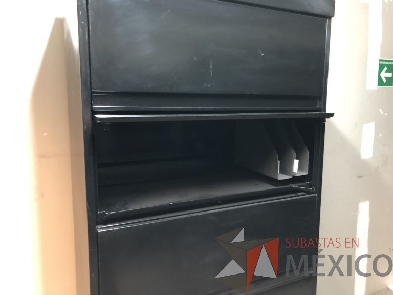 Lote 008 - Gabinete metálico con 5 gavetas color negro - Imagen 6