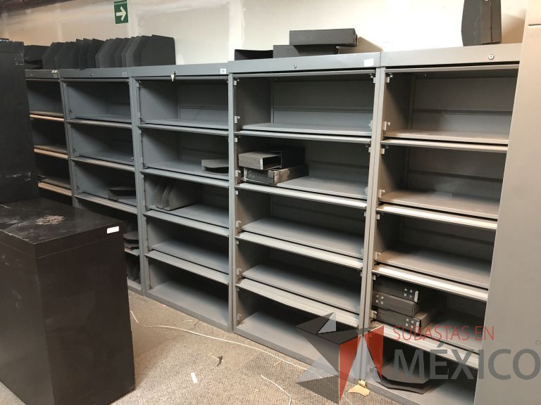 Lote 014 - 2 Gabinetes metálicos con 5 gavetas color gris - Imagen 7
