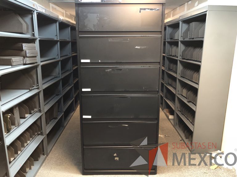 Lote 004 - 2 Gabinetes metálicos con 6 gavetas color negro