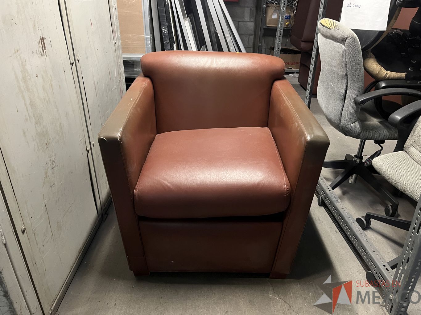 Lote 014 - 322 Sillónes de 1 plaza con asiento y respaldo color café