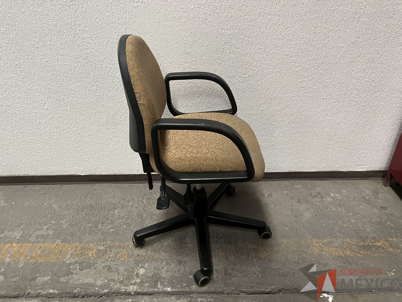 Lote 017 - 721 Sillas operativas con ruedas y 340 Sillas altas con descansapies - Imagen 6