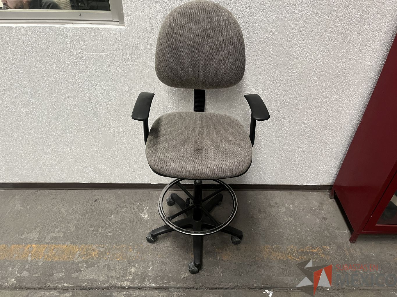 Lote 017 - 721 Sillas operativas con ruedas y 340 Sillas altas con descansapies - Imagen 16