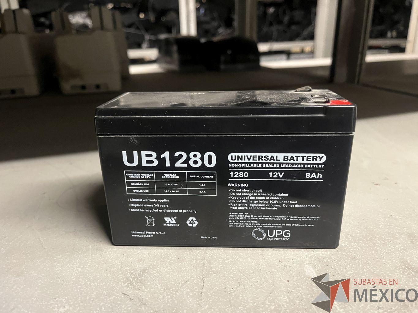 Lote 052 - 6 Bancos de baterías, 35 Baterías de 12 V y 3 Baterías de 6 V - Imagen 11