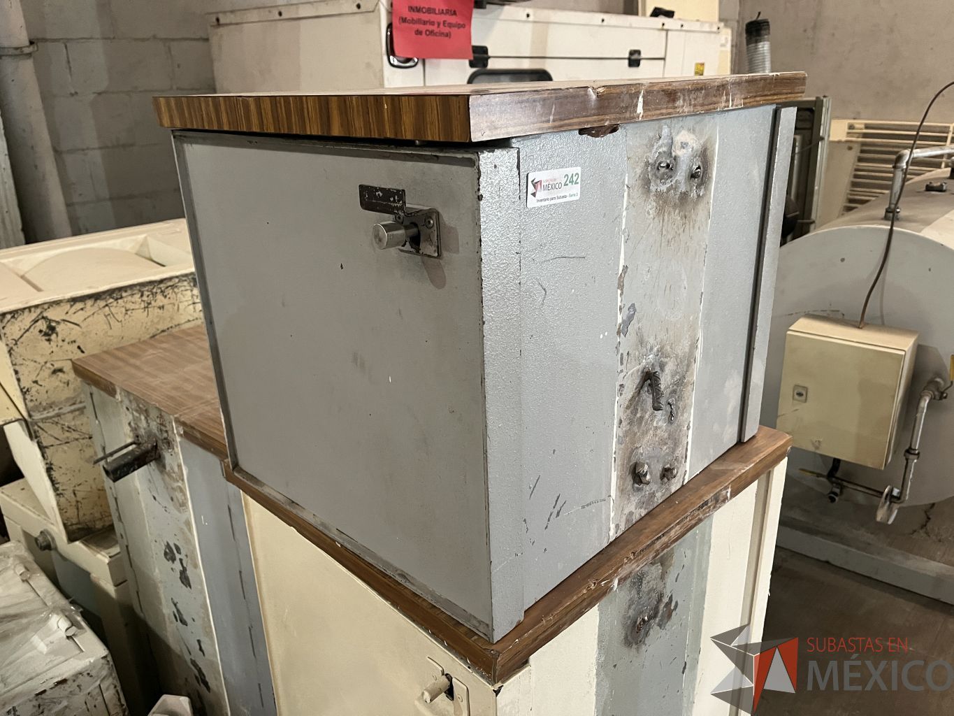 Lote 006 - 9 Gabinete metálico para traslado de valores - Imagen 2