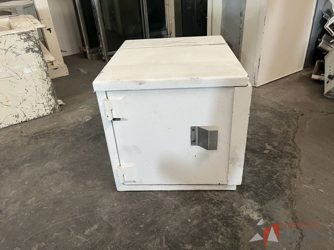 Lote 006 - 9 Gabinete metálico para traslado de valores - Imagen 15