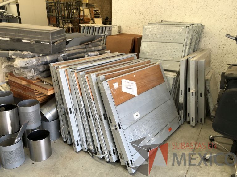 Lote 010 - Lote con (mamparas con accesorios, cubiertas, patas y tapas. (Accesorios para estación de trabajo), aproximadamente 5000 - Imagen 18