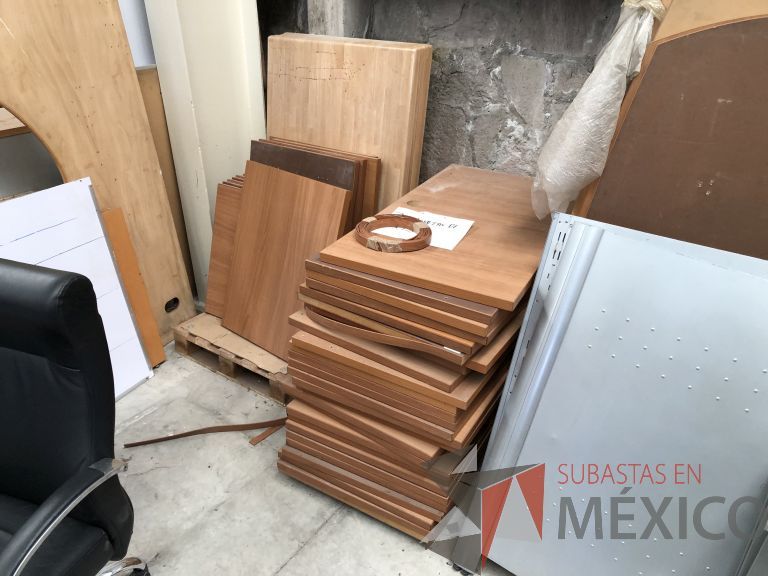 Lote 010 - Lote con (mamparas con accesorios, cubiertas, patas y tapas. (Accesorios para estación de trabajo), aproximadamente 5000 - Imagen 16