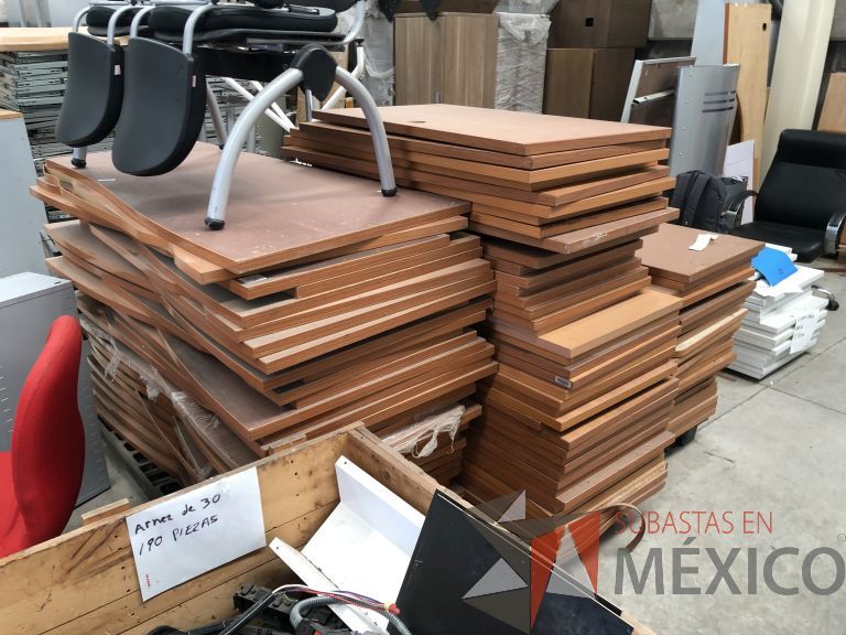 Lote 010 - Lote con (mamparas con accesorios, cubiertas, patas y tapas. (Accesorios para estación de trabajo), aproximadamente 5000 - Imagen 7