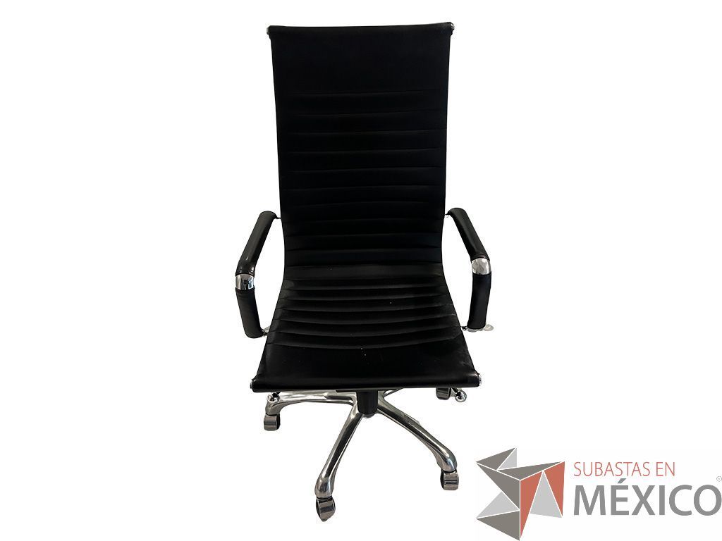 Lote 037 - Silla ejecutiva con ruedas, asiento y respaldo color negro