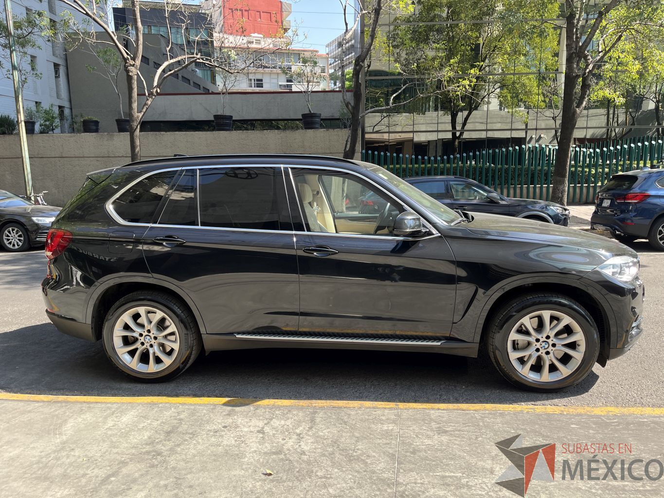 Lote 001 - Camioneta BMW X5 xDrive50iA Security Automático 2015 (Nivel de resistencia VR4) - Imagen 4