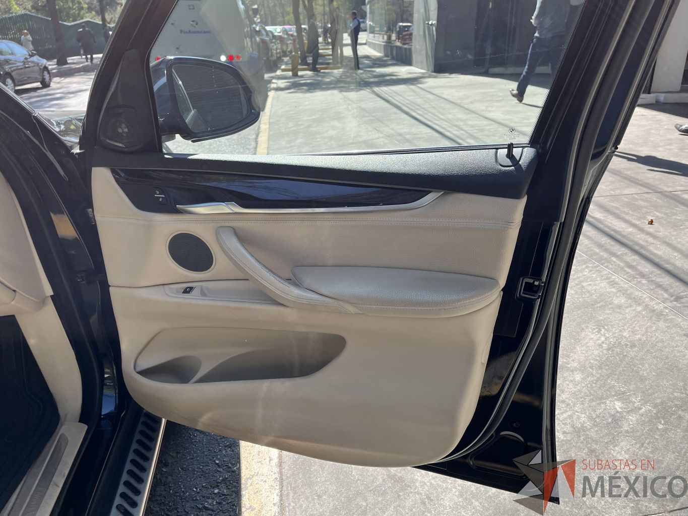 Lote 001 - Camioneta BMW X5 xDrive50iA Security Automático 2015 (Nivel de resistencia VR4) - Imagen 12