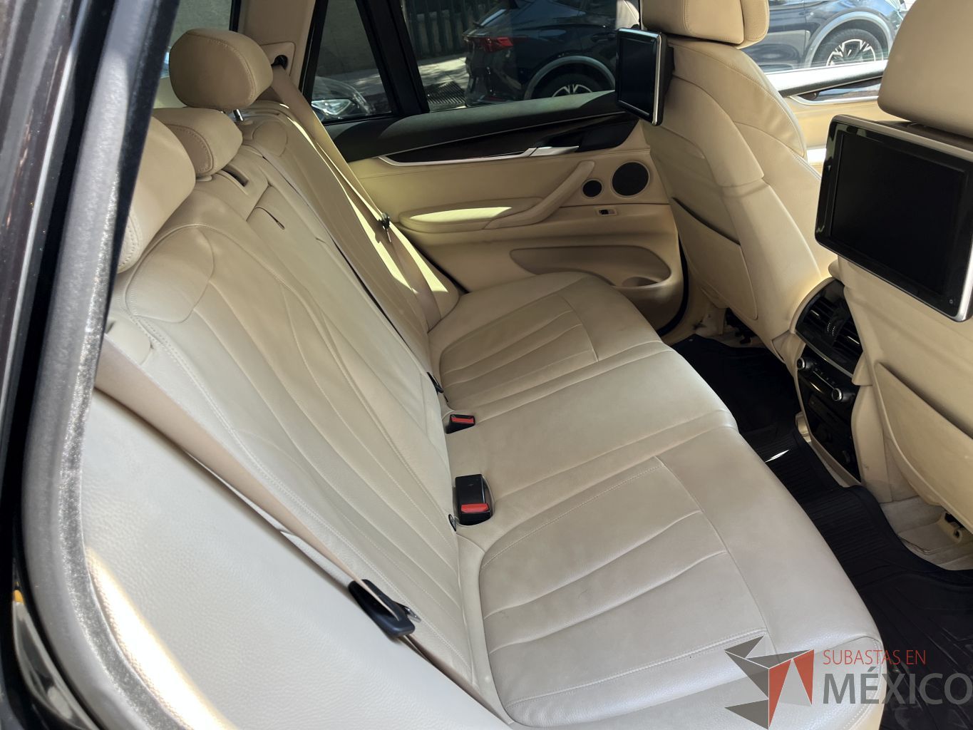 Lote 001 - Camioneta BMW X5 xDrive50iA Security Automático 2015 (Nivel de resistencia VR4) - Imagen 19